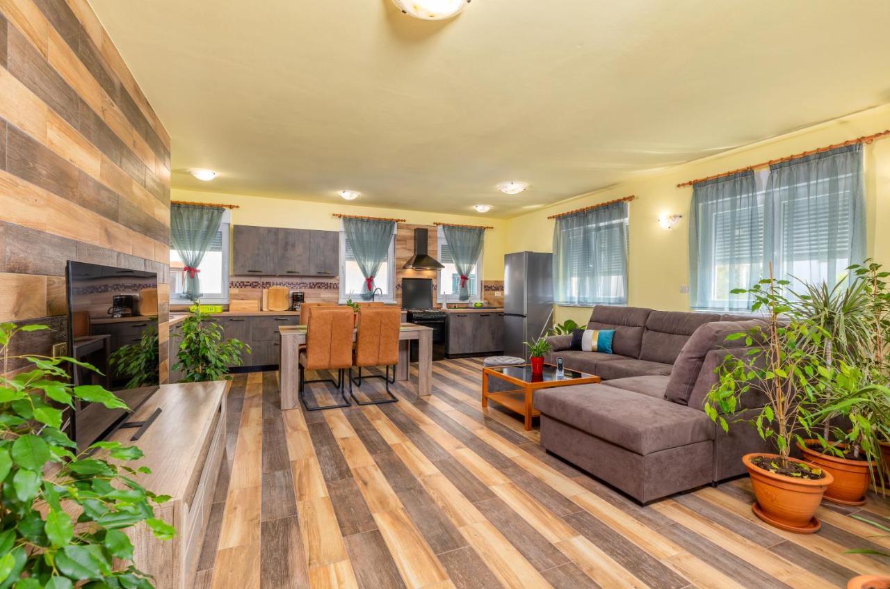 Monte Apartment